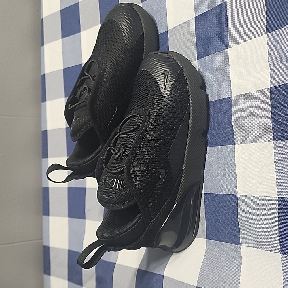 Nike Black Air Max 207 Sneakers